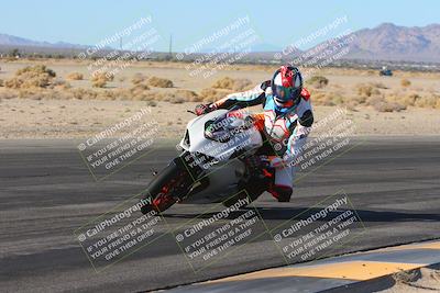 media/Jan-10-2025-CVMA Friday Practice (Fri) [[489e0da257]]/Group 4 and Trackday/Session 2 (Turn 4 Inside)/